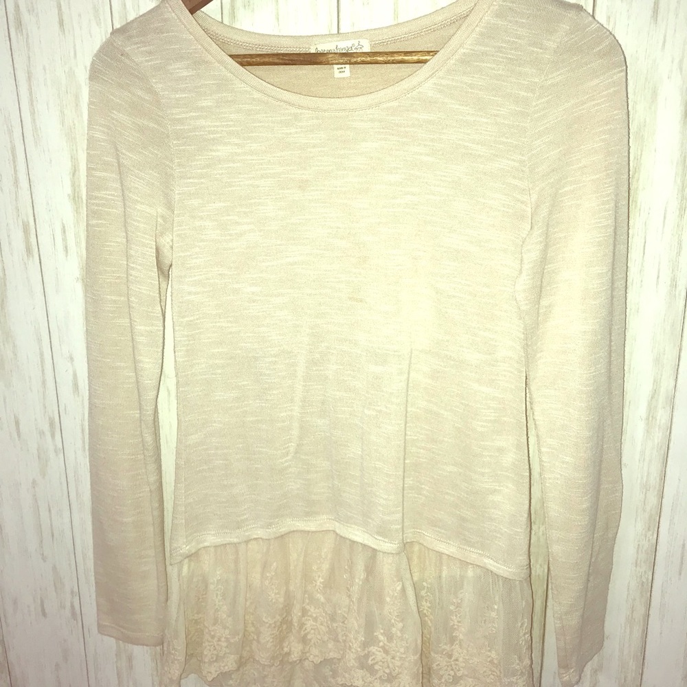 🍋 Love on a Hanger sweater with lace trim Small